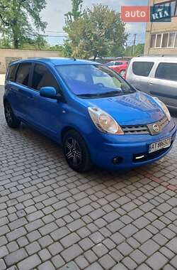 Хэтчбек Nissan Note 2006 в 
