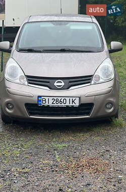 Хэтчбек Nissan Note 2011 в 