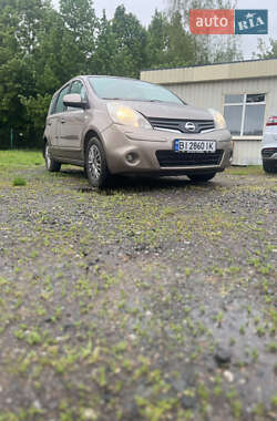 Хэтчбек Nissan Note 2011 в 