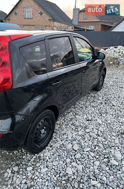 Хэтчбек Nissan Note 2006 в 