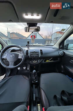 Хэтчбек Nissan Note 2006 в 