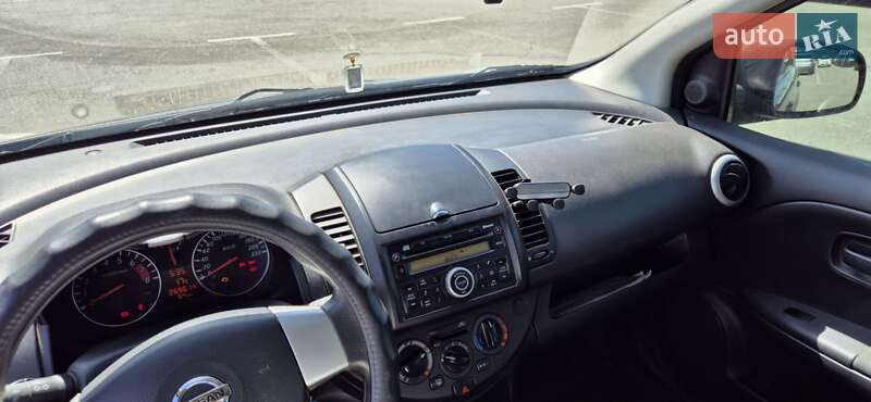 Хетчбек Nissan Note 2010 в Гатне