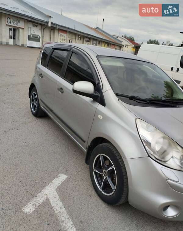 Хэтчбек Nissan Note 2011 в Львове