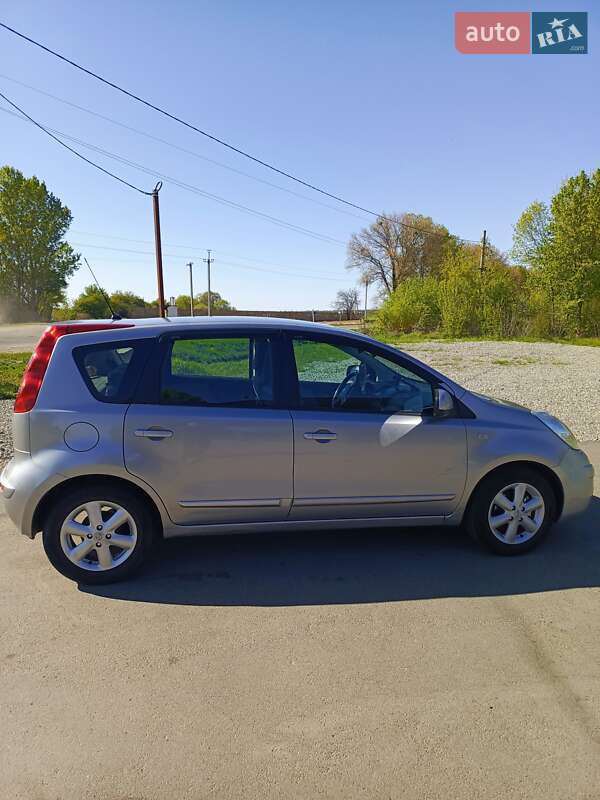 Хэтчбек Nissan Note 2008 в Малине