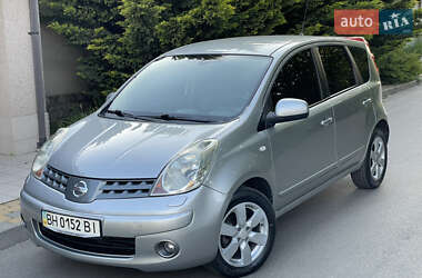 Хэтчбек Nissan Note 2009 в 