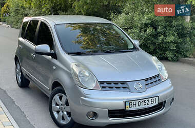 Хэтчбек Nissan Note 2009 в 