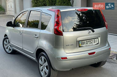 Хэтчбек Nissan Note 2009 в 