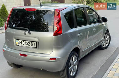 Хэтчбек Nissan Note 2009 в 