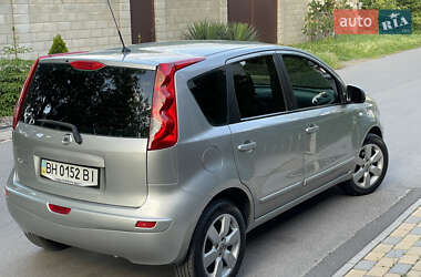 Хэтчбек Nissan Note 2009 в 
