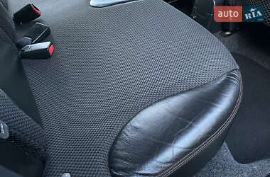 Хэтчбек Nissan Note 2009 в 
