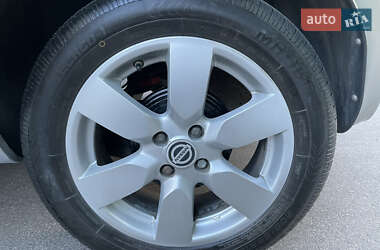Хэтчбек Nissan Note 2009 в 