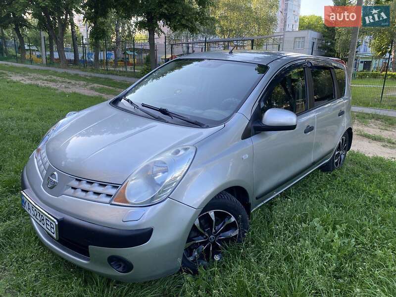 Хетчбек Nissan Note 2006 в 