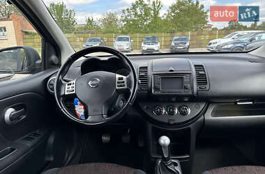Хэтчбек Nissan Note 2009 в 