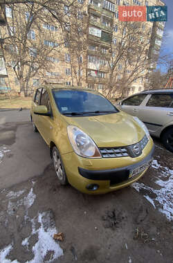 Хэтчбек Nissan Note 2007 в 