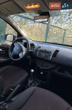 Хэтчбек Nissan Note 2008 в 
