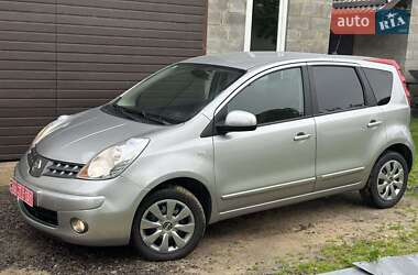 Хэтчбек Nissan Note 2008 в 