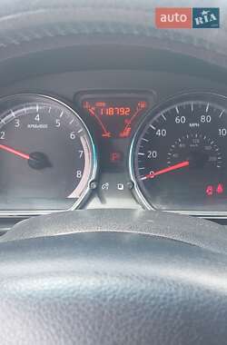Хэтчбек Nissan Note 2013 в 