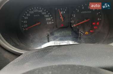 Хэтчбек Nissan Note 2009 в 