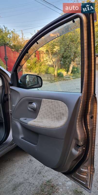 Хэтчбек Nissan Note 2006 в Черновцах