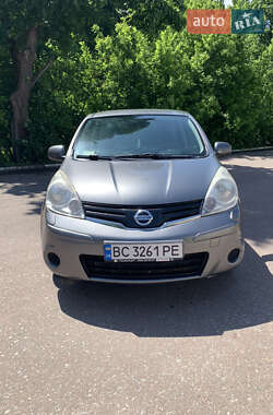 Хэтчбек Nissan Note 2012 в 