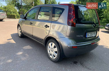 Хэтчбек Nissan Note 2012 в 