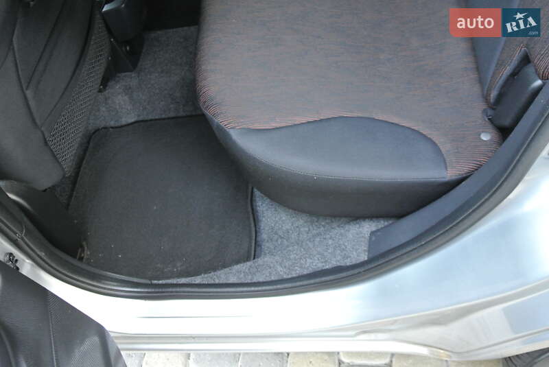 Хэтчбек Nissan Note 2009 в Черновцах