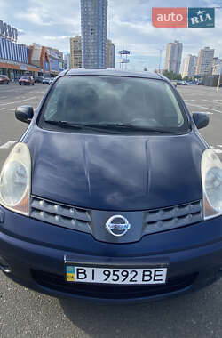 Хэтчбек Nissan Note 2007 в 