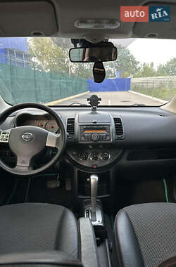 Хэтчбек Nissan Note 2008 в 