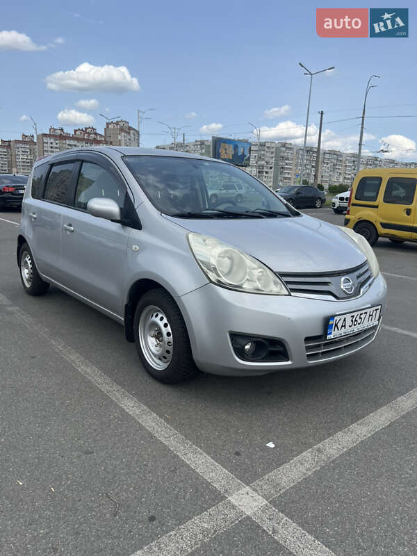 Хэтчбек Nissan Note 2012 в Киеве
