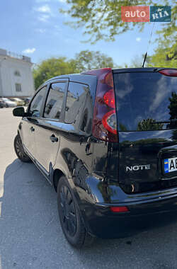 Хетчбек Nissan Note 2010 в 