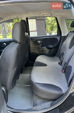 Хетчбек Nissan Note 2010 в 