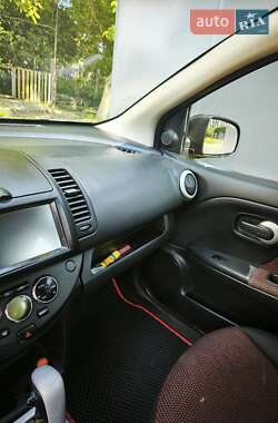 Хэтчбек Nissan Note 2007 в 