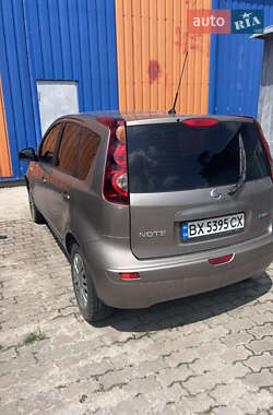 Хэтчбек Nissan Note 2009 в 