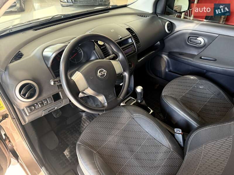 Хетчбек Nissan Note 2011 в Чернівцях