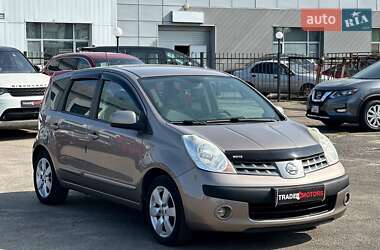Хэтчбек Nissan Note 2007 в 