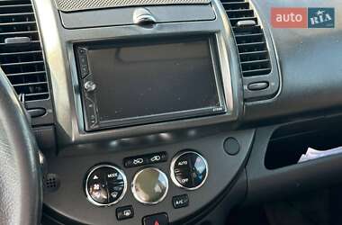 Хэтчбек Nissan Note 2007 в 