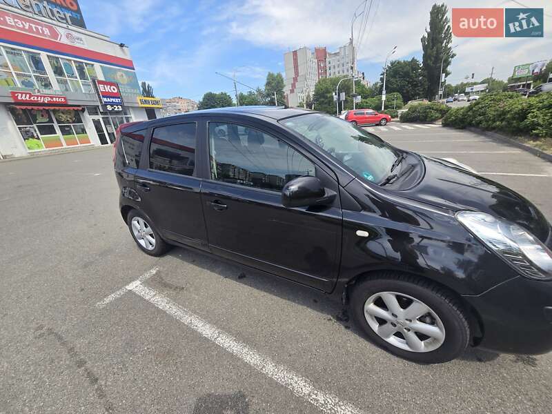 Хэтчбек Nissan Note 2006 в Вышгороде