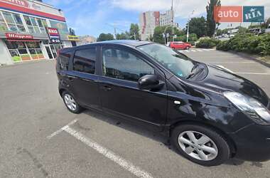 Хэтчбек Nissan Note 2006 в 