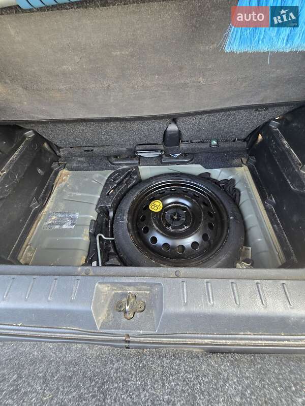 Хэтчбек Nissan Note 2006 в Вышгороде