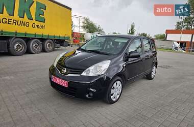 Хэтчбек Nissan Note 2010 в 