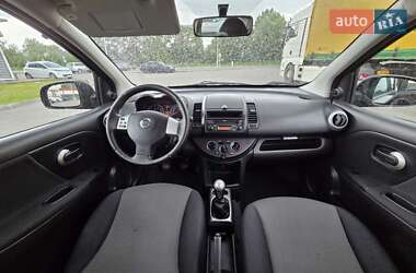 Хэтчбек Nissan Note 2010 в 