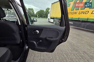 Хэтчбек Nissan Note 2010 в 
