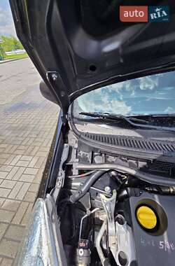 Хэтчбек Nissan Note 2010 в 