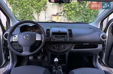 Хэтчбек Nissan Note 2009 в 