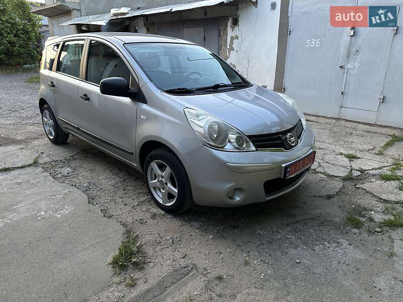 Хетчбек Nissan Note 2009 в Чернівцях