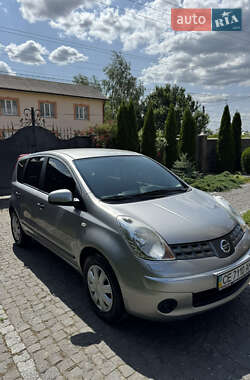 Хэтчбек Nissan Note 2008 в 