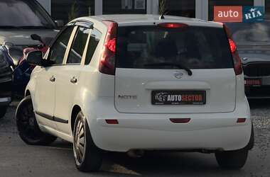 Хэтчбек Nissan Note 2012 в 