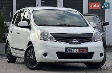 Хэтчбек Nissan Note 2012 в 