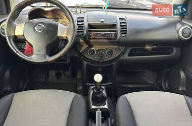 Хэтчбек Nissan Note 2012 в 