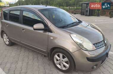 Хэтчбек Nissan Note 2006 в 